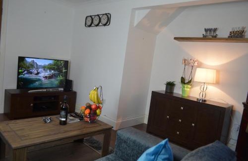Swindon House | Mundy House