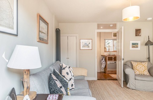 Holt House | Muriel Cottage - One Bedroom House, Sleeps 2