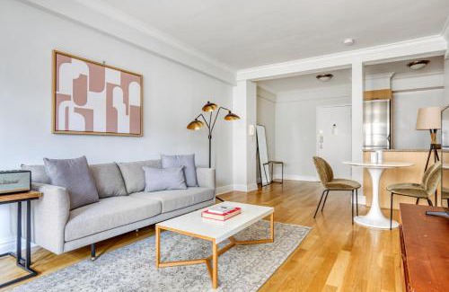 Midtown East Apartment | Murray Hill 1BR w Elevator Gym DM on 6 line NYC-624