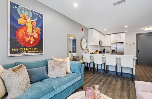 Rolling Mill Hill Condo | Muse | Classy downtown condo with AC, rooftop lounge & fitness room