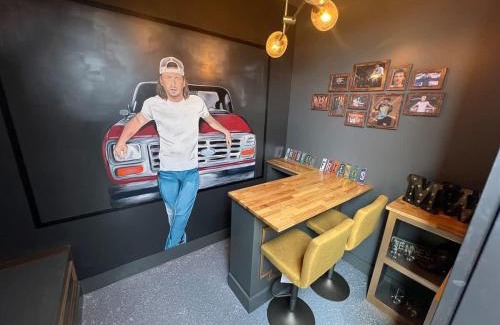Rolling Mill Hill House | Muse- Morgan Wallen Speakeasy and Giant Balcony