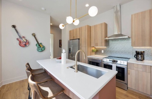 Woodbine House | Music City Abode - 4BD/4BTH - Stunning Rooftop!