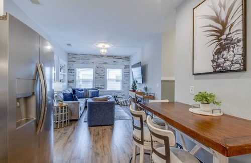 Woodbine House | Music City Charmer - Tons of Beds- 30 Day Minimum