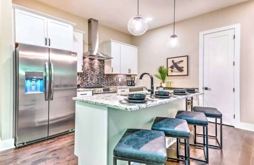 Nashville House | Music City Retreat | Rooftop, Hot Tub, + Sleeps 14