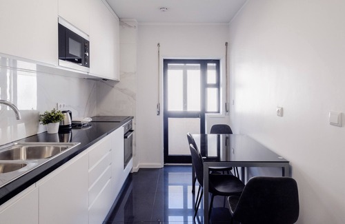 Cedofeita Apartment | Music House Apt - 3 bedroom apt with free garage. Ideal for families