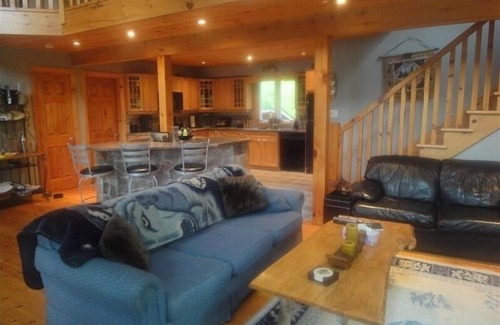 Georgian Bay Cottage | 'Muskoka Rustic Beauty' Located on Beautiful Six Mile Lake!
