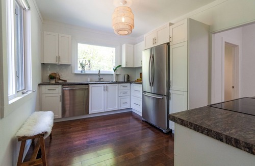 Lake of Bays House | Muskoka Zen, Outdoor Jacuzzi Spa, Ski or Hike