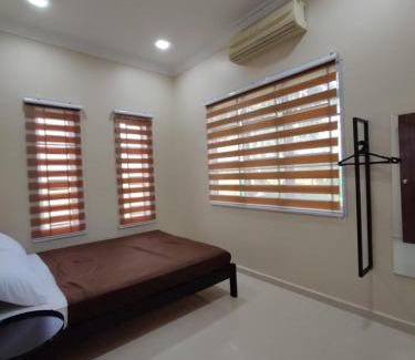 Kampung Suka Menanti House | MUSLlM ONLY Wifi 3 Room with 2 aircond Menanti Village Homestay
