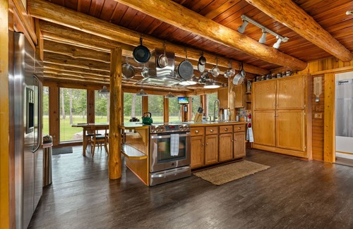 Pillager Cabin | MUST SEE! 4.5 acre, 5 cabins, sleeps up to 20!