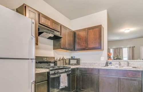 Mustang House | Mustang - Antler · King | Self Check-In | 4 TVs