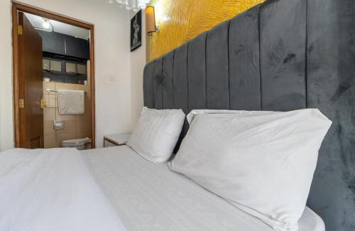 Ngara West Cabin | Mvuli suits