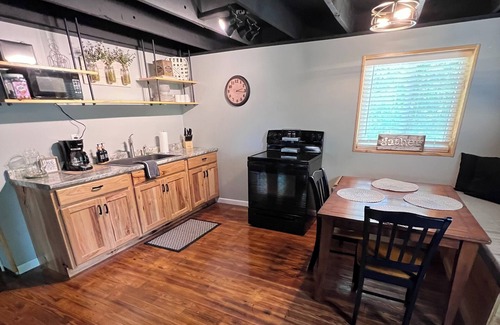 Clarkson Cottage | “My Brother’s Place” at Nolin Lake