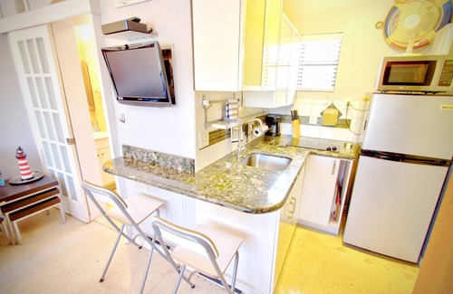 Hollywood Apartment | My Hollywood Beach Rentals B207 . Steps to the beach. Pool and Free Parking.