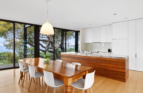 Lorne House | Myoora - A stunning oceanfront retreat