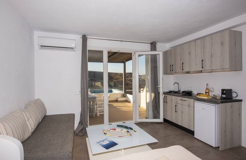 Xilokeratidi Villa | Myrsini's Luxury Suites