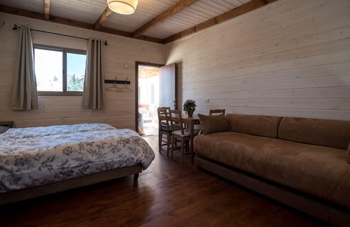 Artists Colony Bed & Breakfast | Myrtle the Turtle patio unit