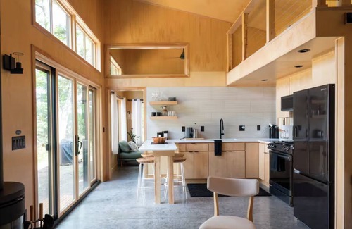 Cable House | Mysa Meadow House - Modern Ski/Bike Nature Oasis