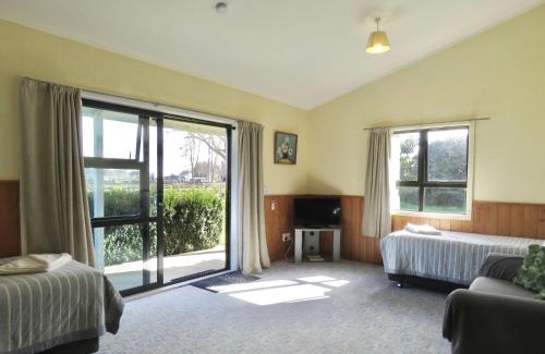Ohaupo Hotel | Mystery Creek Motel