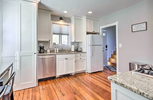 Mystic - New London Condo | Mystic Refuge w/Patio < 1 Mi to Downtown!