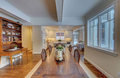 Ketchum House | n3 + Den or 4-Bedroom Rental w/2-Car Indoor Pkg, Minutes to Town & Ski Lodge!