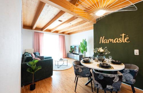 Bad Windsheim Apartment | NAMASTÉ Homes - Ferienwohnung mit Balkon & Carport