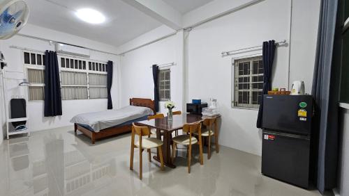 Thanon Phetchaburi Bed & Breakfast | NAN Square