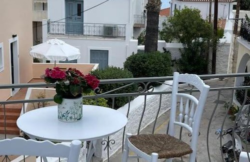 Spetses Apartment | Nano's House Οροφοδιαμέρισμα στο κέντρο