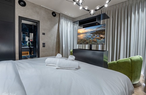Elqosh Cabin | Naomi Boutique Suites