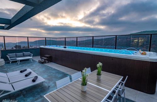 Elqosh Cabin | Naomi Boutique Suites