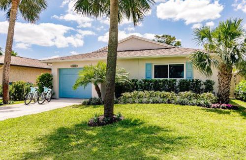 Naples Park House | Naples Beach Retreat Bike to Beach! 4 Bed 2 Bath