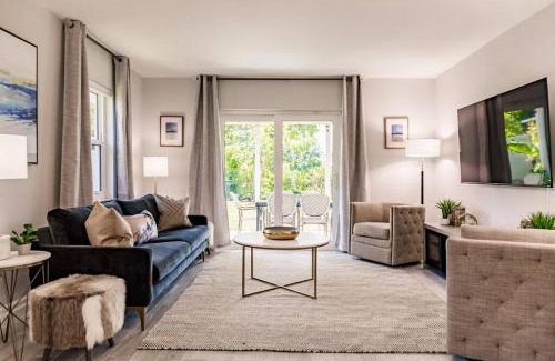 Naples Park House | Naples Beach Retreat Bike to Beach! 4 Bed 2 Bath