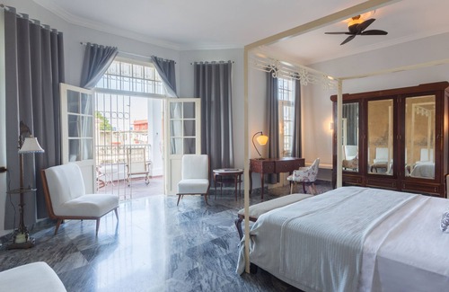 Plaza de la Revolucion Hotel | Napper by Rottenberg