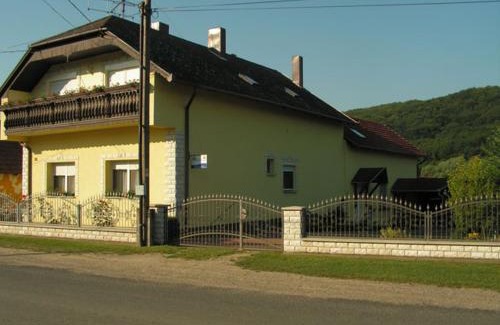 Kistolmacs Apartment | Napsugár Apartman