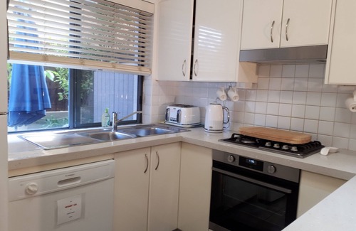 Narrabeen House | Narrabeen T/H, Master B/R, 2nd B/R x 1 Bed/Office Space, Shop, Bus, Surf 100m