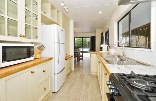 Rukuhia House | Narrows Hideaway - Rural retreat near Hamilton Airport