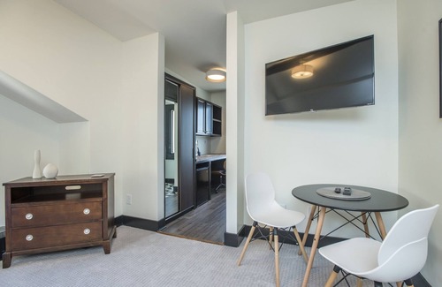 12 South House | Nashville Getaway - Walkable to Local Restaurants in 12 South!