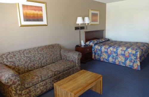 Garden City Hotel | National 9 Inn
