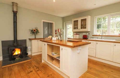 Okehampton Cottage | NATTADEN @ FOURWINDS, pet friendly, with open fire in Okehampton