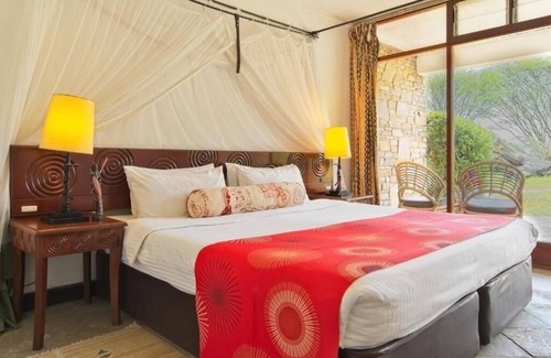 Maasai Mara Cabin | Nature Escape | Room with Direct Access to Wild Adventures | Outdoor Pool