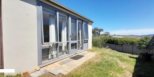 Jerrabomberra House | Nature in Town Studio Granny Flat