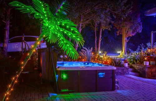 Hamilton House | Nature Oasis Bar Room