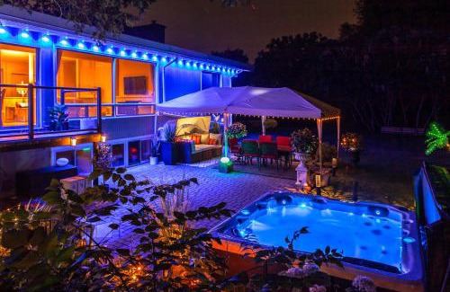 Hamilton House | Nature Oasis Bar Room