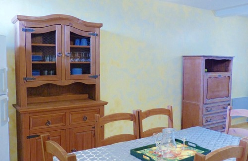 Saint-Palais Apartment | Nature Retreat with Hiking Trails, Near Montluçon - Cozy 2BR Apt, Parking, Pet-Friendly