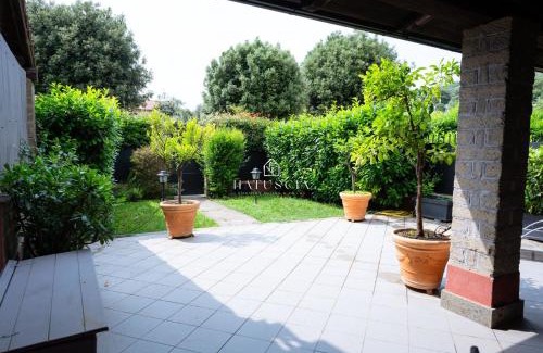 Lake Bracciano House | Natuscia Trevignano Platani Villa with Garden