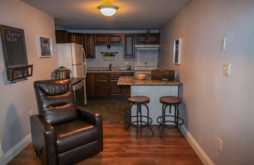 Yarmouth House | Nautical Themed one bedroom fully equipped apartment.