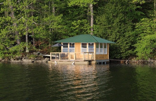 Monmouth Boat Rental | Nautilus: Floating Island Waterhouse