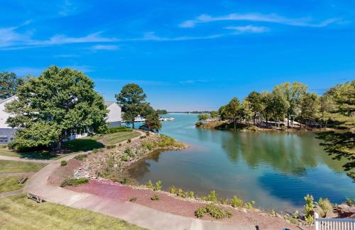 Cornelius Apartment | Nautique Retreat #304