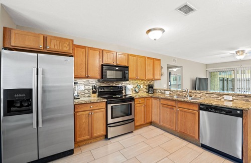 South Gate Ridge Condo | nCozy 2-Bedroom Condo in Prime Siesta Key Location