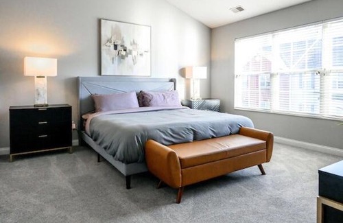 Roseland Apartment | ND Luxury Townhome 8 min to ND Stadium!
