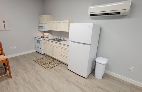 Tell City Apartment | nDowntown Tell City Ground floor 1 Bed 1 Bath Wifi 30 minutes to Holiday World